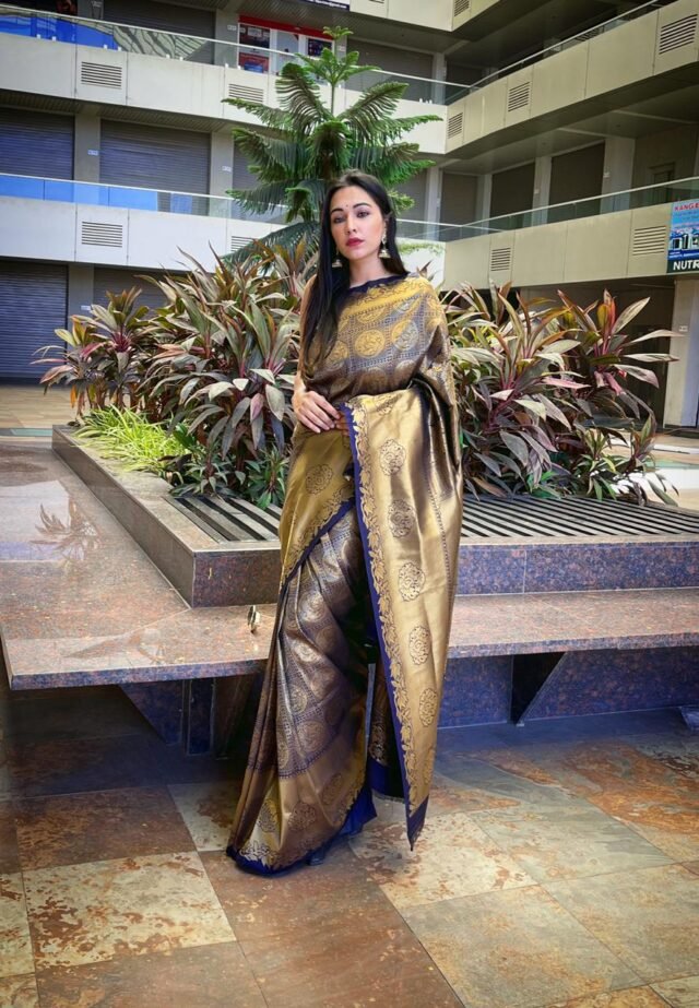 Kanjivaram Silk With Pure Golden Zari Along With Zari Woven Pattern Across Full Saree 05