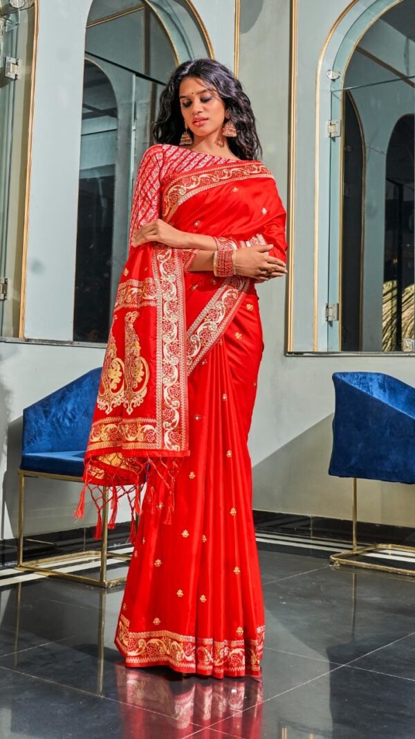 Rich Pure Silk Fabric With Dual Shade Weaving Saree 05