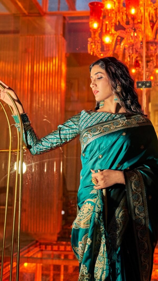 Rich Pure Silk Fabric With Dual Shade Weaving Saree 07