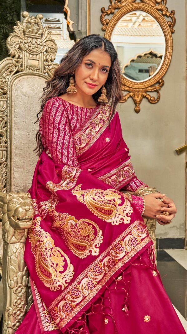 Rich Pure Silk Fabric With Dual Shade Weaving Saree 02