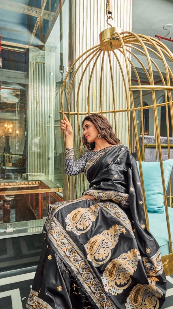 Rich Pure Silk Fabric With Dual Shade Weaving Saree 04