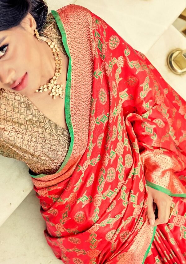 Traditional Soft Zari Weaving Silk Patola Saree 01