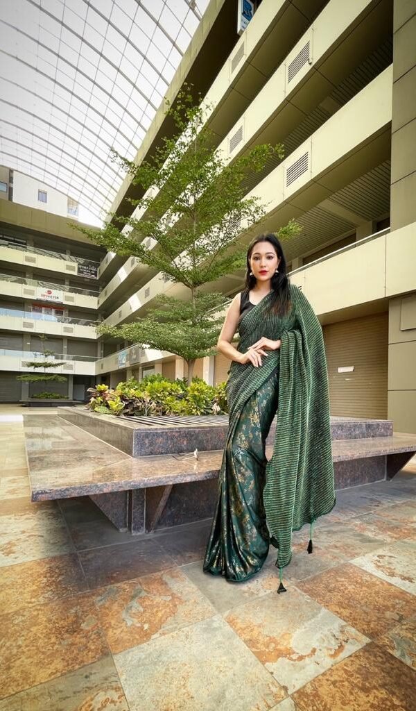 Pure Metallic Saree with Reversible Two Side Cocktail Fabric 01