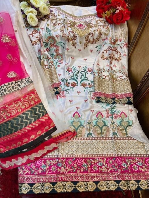 Exclusive Pakistani Suits Embroidery Designs Online