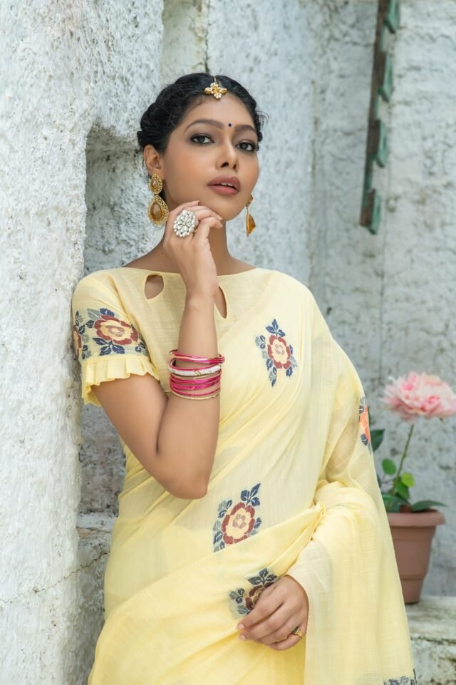 Pure linen saree with Beautiful colourful woven Pallu Saree 04