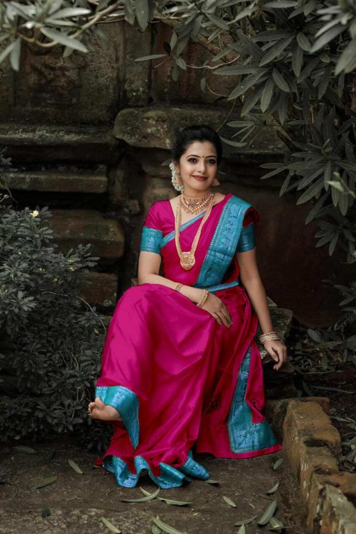 Marathi look | nauvari saree | pose | Marathi jewellery | Marathi wedding |  Bride poses, Bridal portrait poses, Indian bride poses