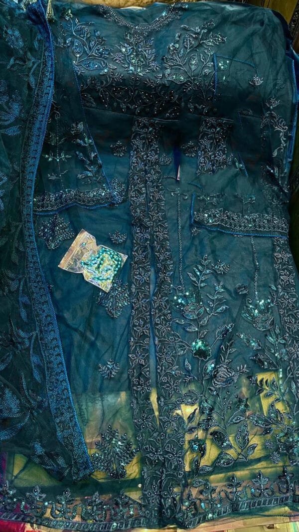 Online Heavy Embroidered Pakistani Suits 05 Designer Pakistani Suits