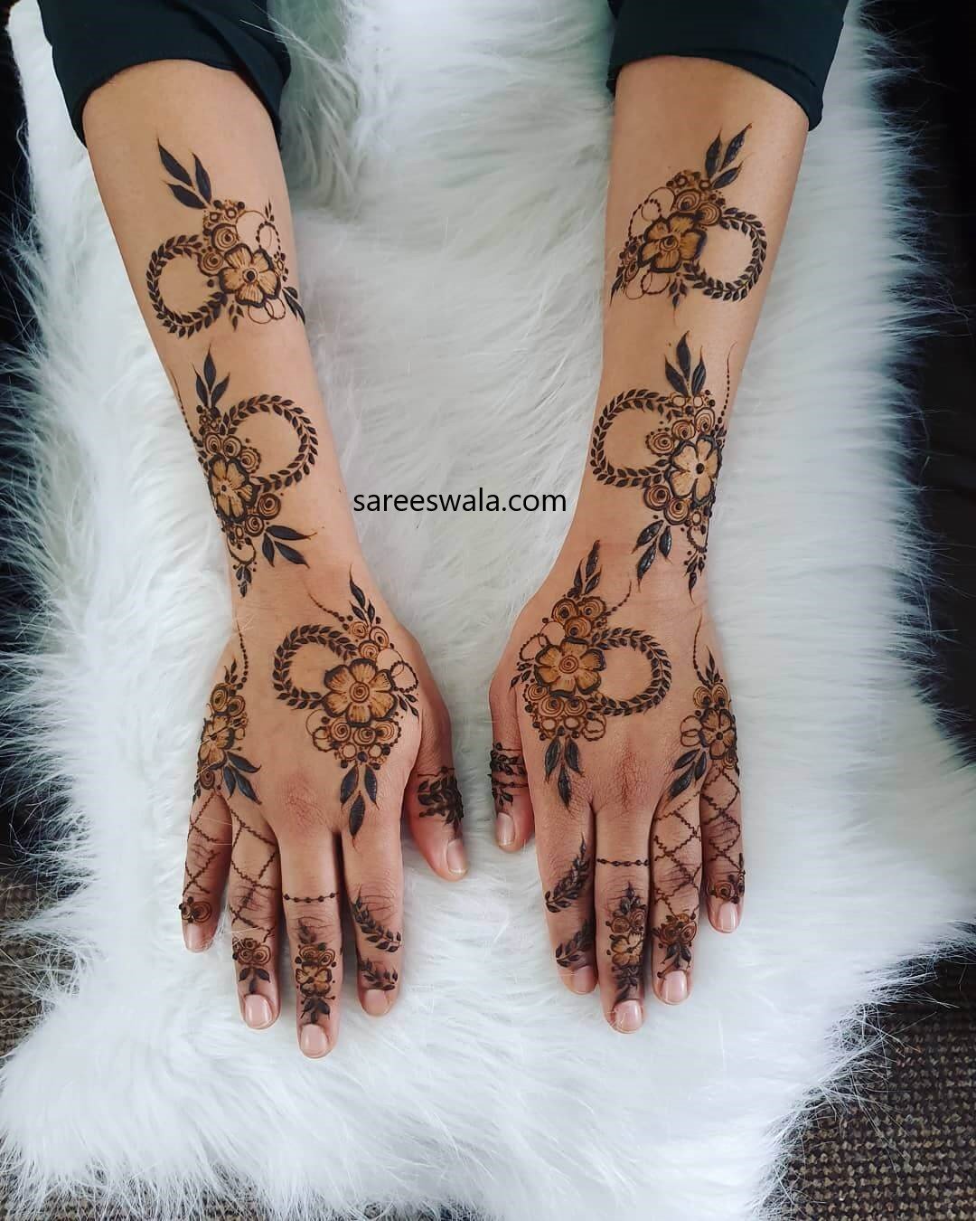 Mehendi art love