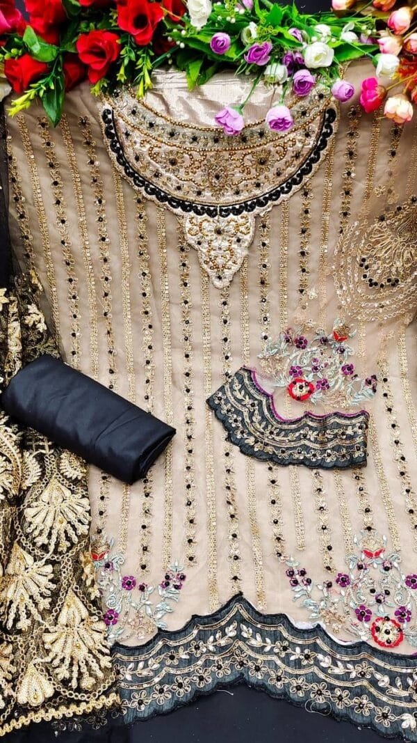 Buy Latest Pakistani Dress Design 2022 - Pakistani Suits