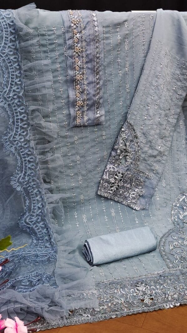 Buy Pakistani Suits Latest In Surat – Pakistani Suits Wholesale