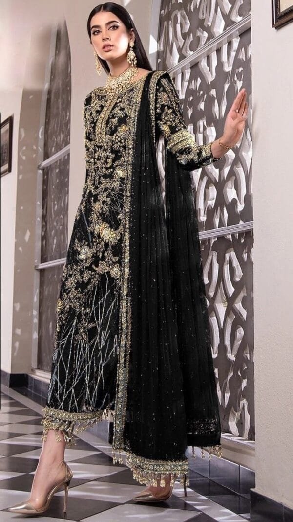 Latest Pakistani Suits At Wholesale Price - Pakistani Suits