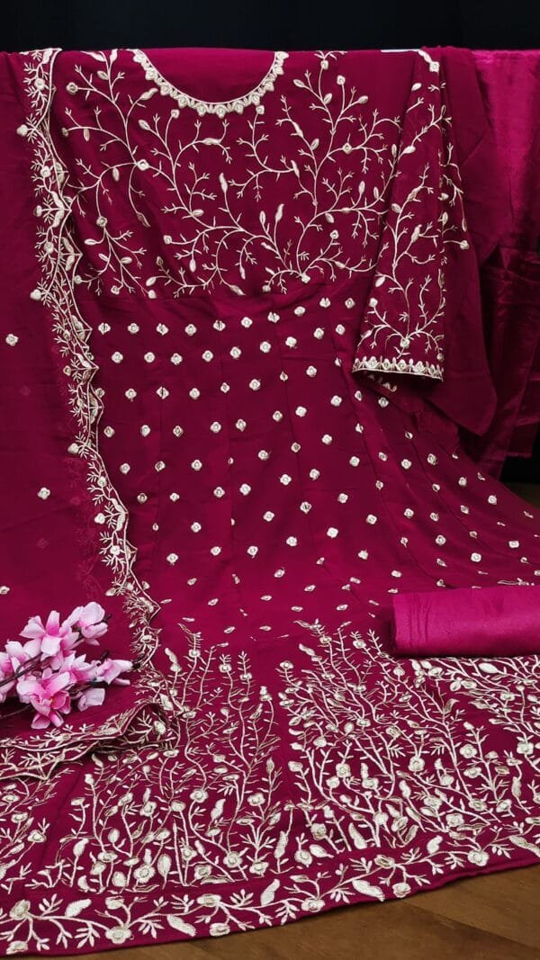 New Latest Pakistani Dress 2022 - Pakistani Suits
