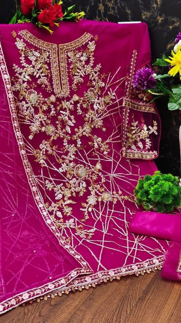 Pakistani Suits For Eid 2022 - Pakistani Suits