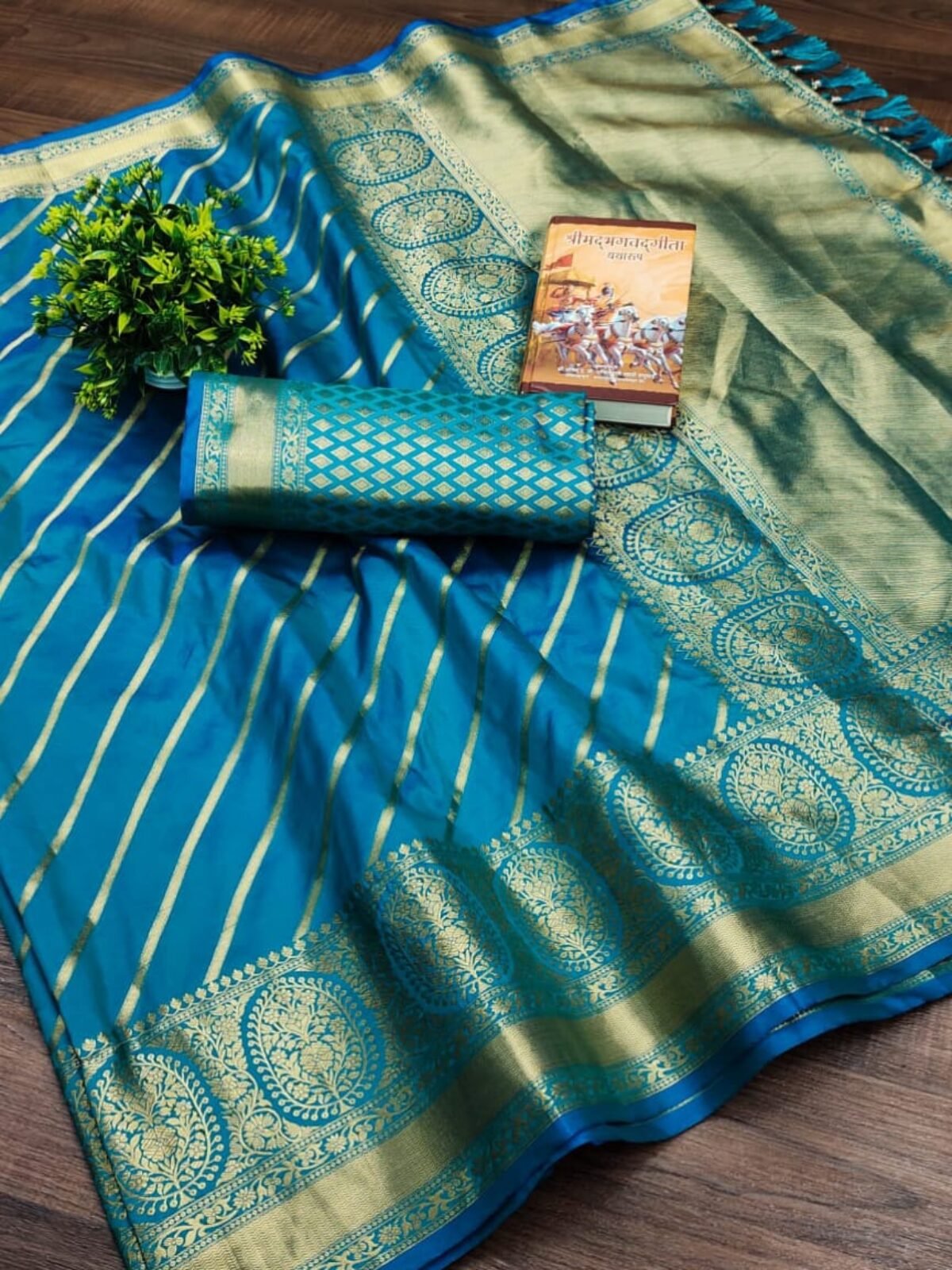 Buy Tani Bana Designer Banarasi Katan Silk Saree Firozi (Turquoise) Colour  With Blouse For Women BTC 74F at Amazon.in