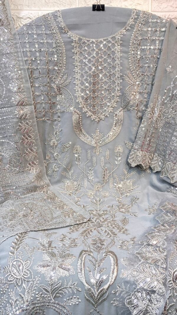 Designs Of Pakistani Suits - Gray Colour Pakistani Suits