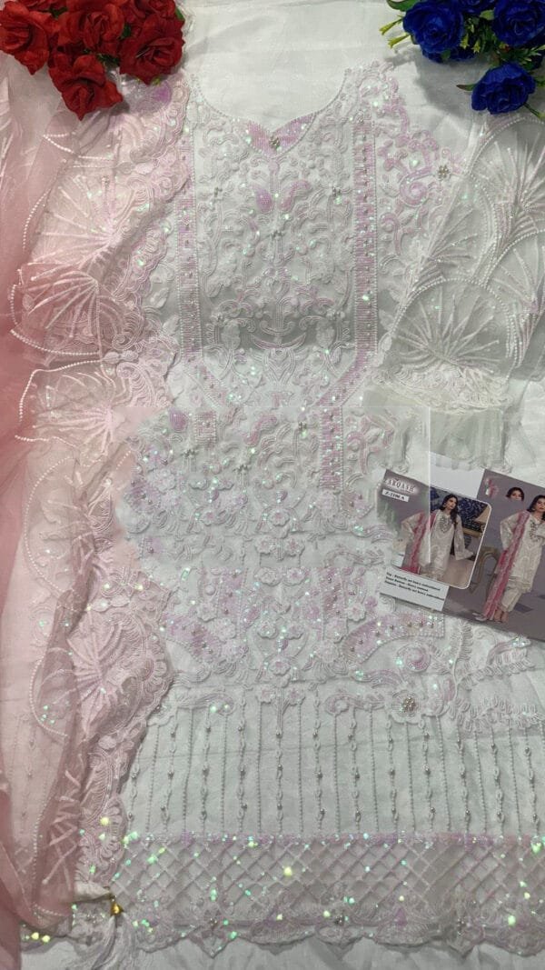 Ladies Pakistani Suits - Pakistani Suits Online