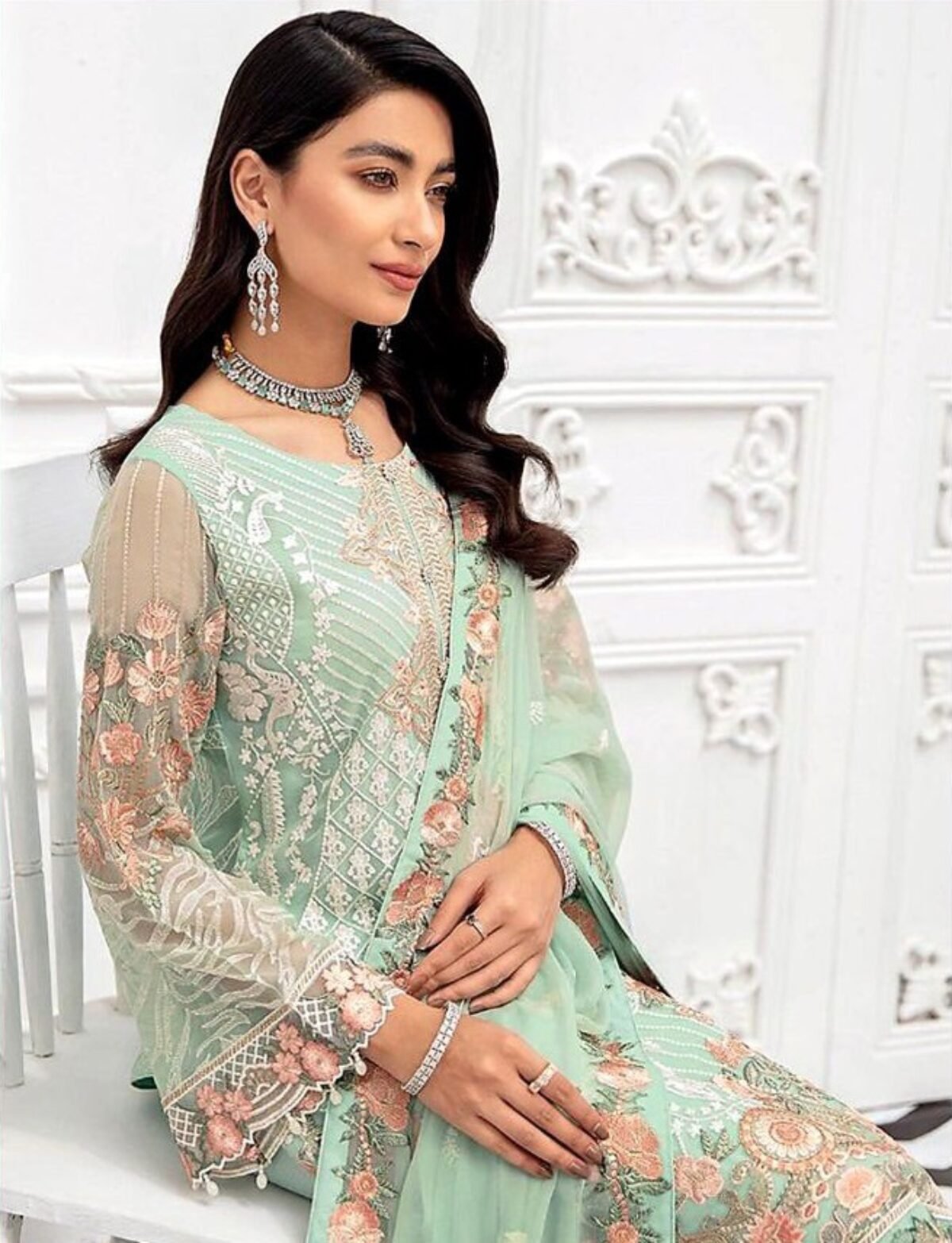 Faiza's on Instagram: “Gorgeous @laraib_rahim on her dholki MUA  @faizas.salon Dress @mahawajaha… | Mehndi dress for bride, Bridal mehndi  dresses, Party wear dresses