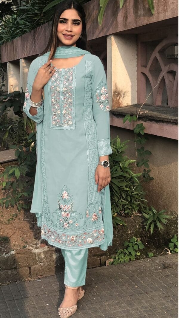 Pakistani Suits Design 2021 - Pakistani Suits Online