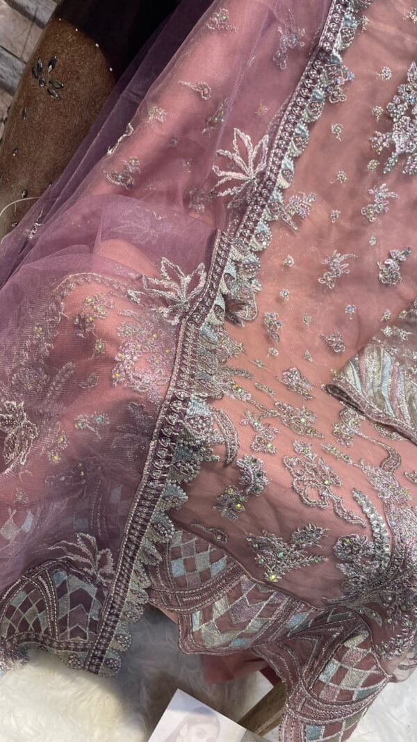 Pakistani Suits Designs 2021 - Pakistani Suits Online