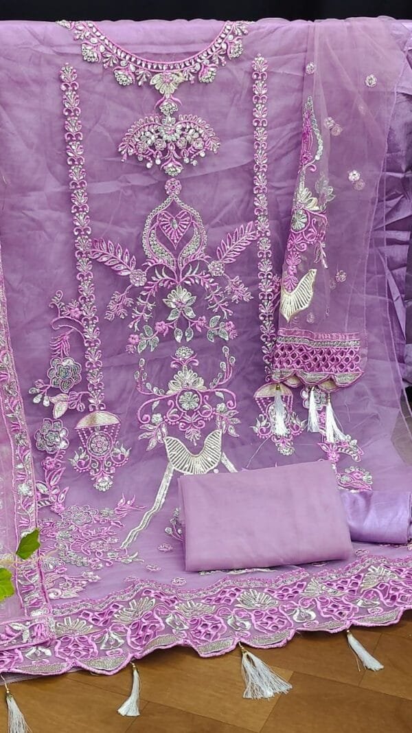 Pakistani Suits Lawn - Pakistani Suits Online