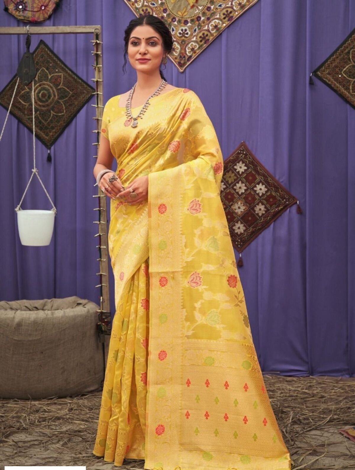 Saree Online Kolkata - Designer Sarees Rs 500 to 1000 - SareesWala.com