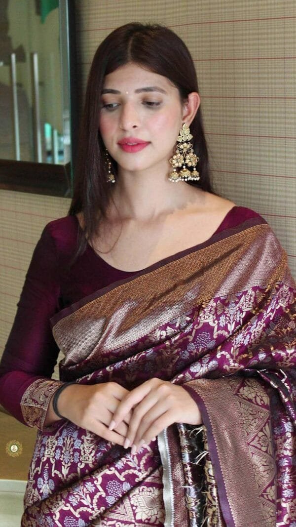 Online Saree Shopping Surat - Designer Sarees Rs 500 to 1000