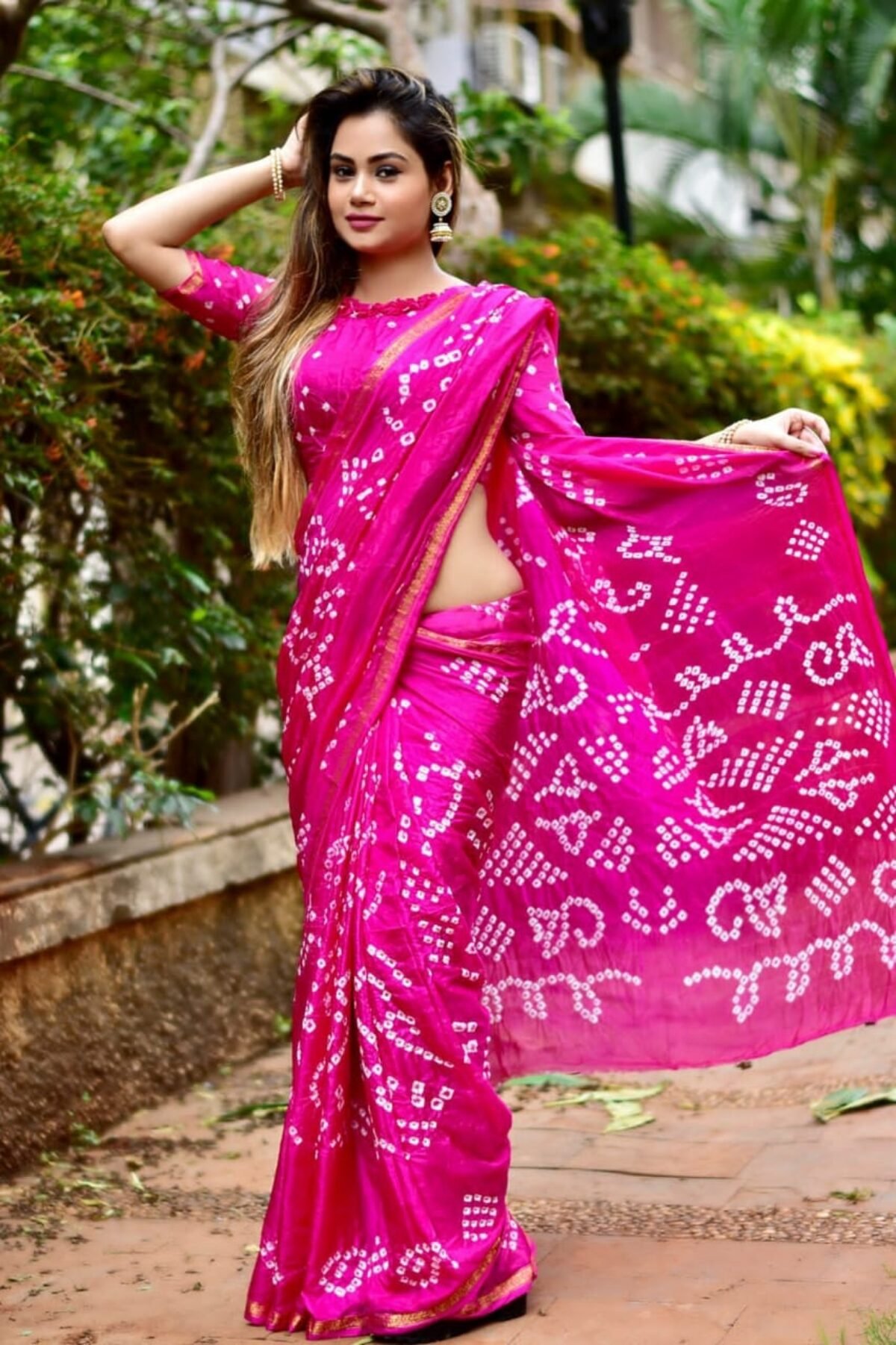 Shop Stylish Salwar Suits and Sarees Online at Jhakhas