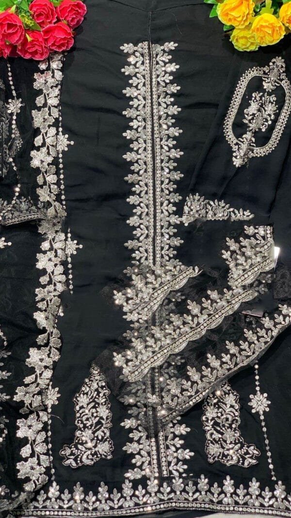 Wholesale Pakistani Suits In Delhi