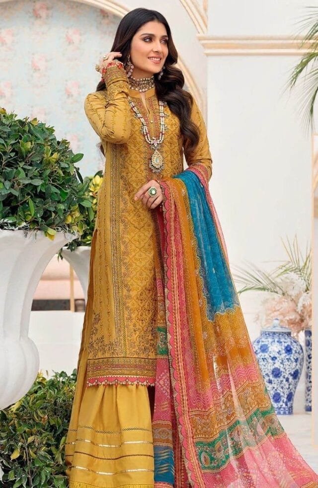 Latest Pakistani Suits - Pakistani Suits