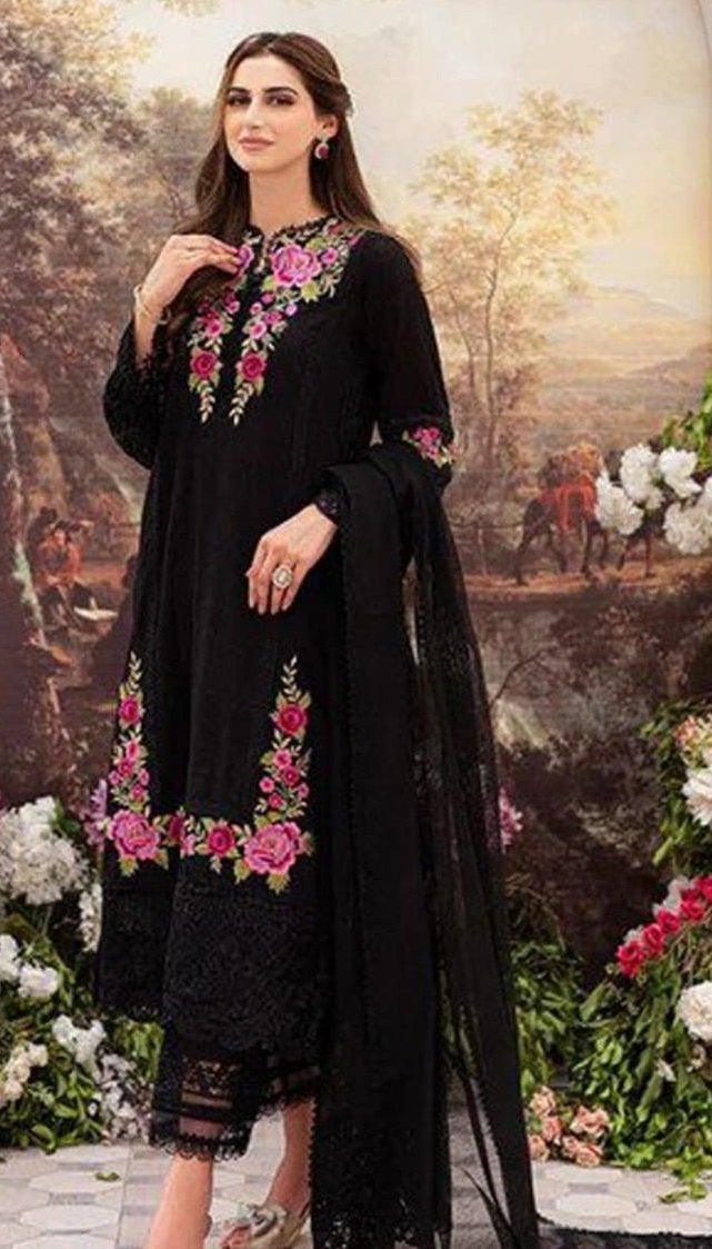 Heavily Embellished Floral White Pakistani Salwar Kameez Party Wear | Pakistani  dresses, Chiffon collection, Pakistani dress design