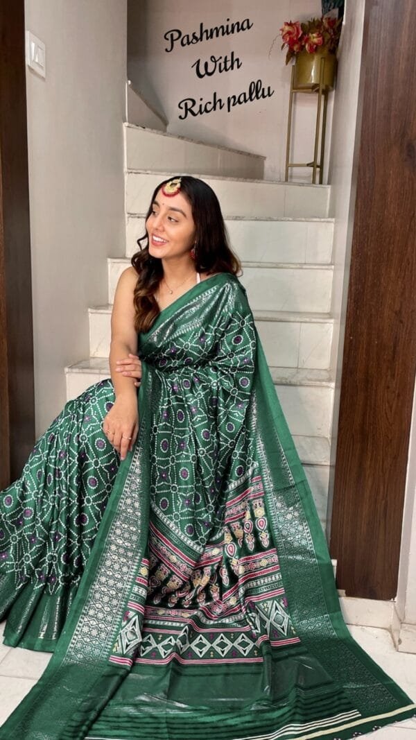 साड़ी में - Designer Sarees Rs 500 to 1000