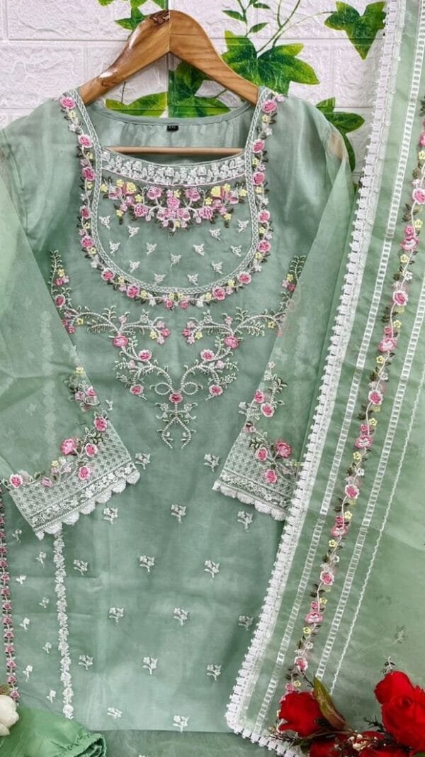 Designs Of Pakistani Suits - Pakistani Suits Online