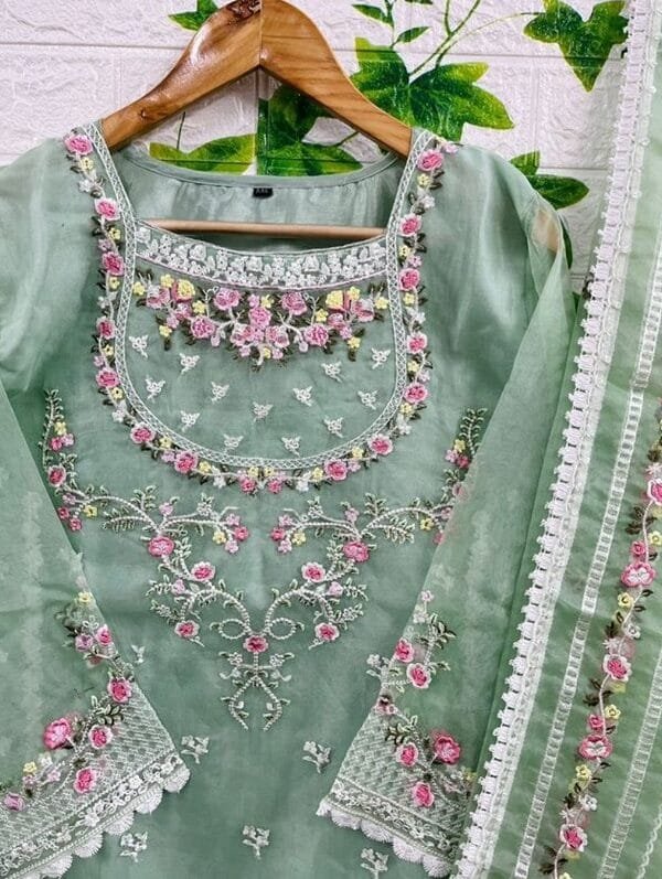Designs Of Pakistani Suits - Pakistani Suits Online