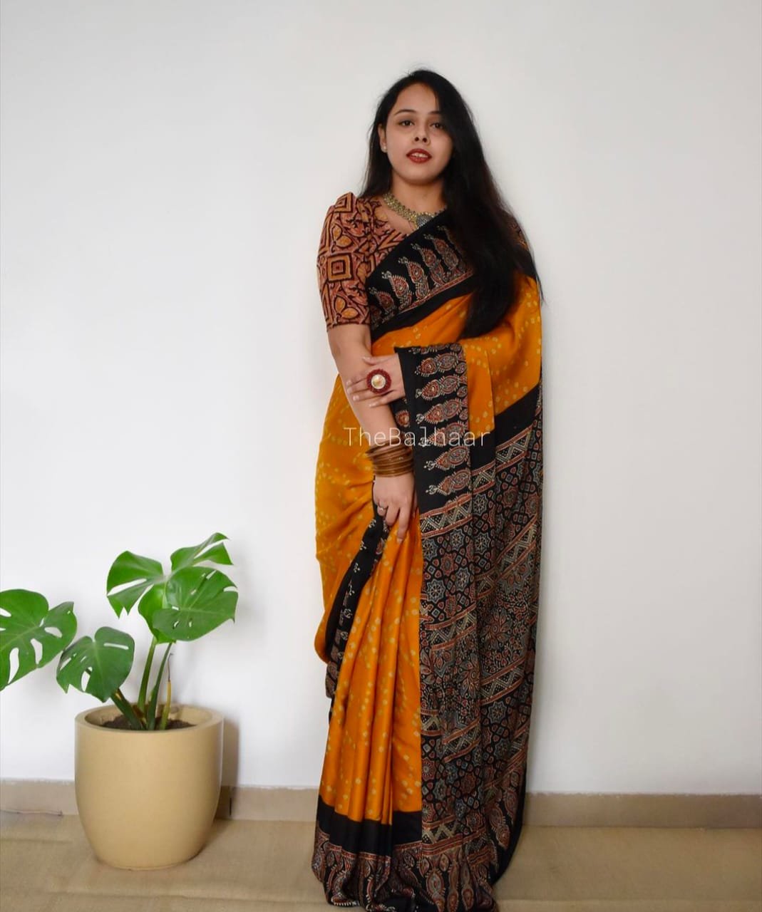 Shop Mughal Chakora Kalamkari Black Saree – Ekana Label