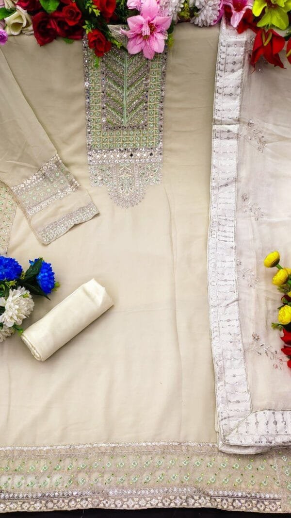 Pakistani Suits Design - Pakistani Suits Online