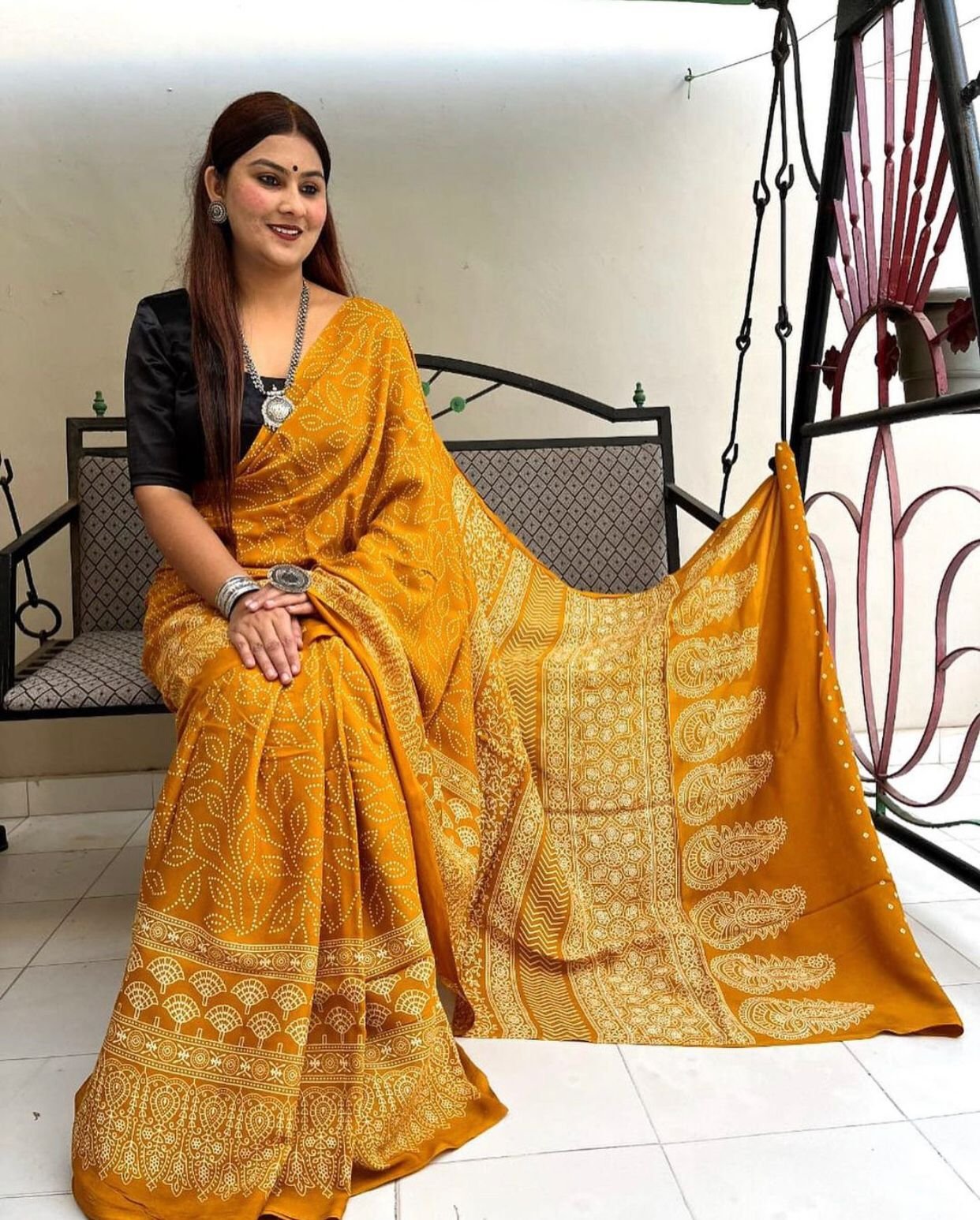 Tiabhuva Saree Silhouette - Designer Sarees Rs 500 to 1000 