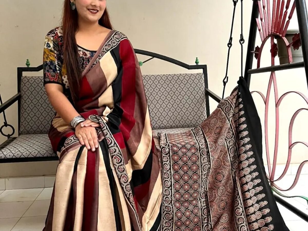 Banarasi Saree In Varanasi - Designer Sarees Rs 500 to 1000 - SareesWala.com