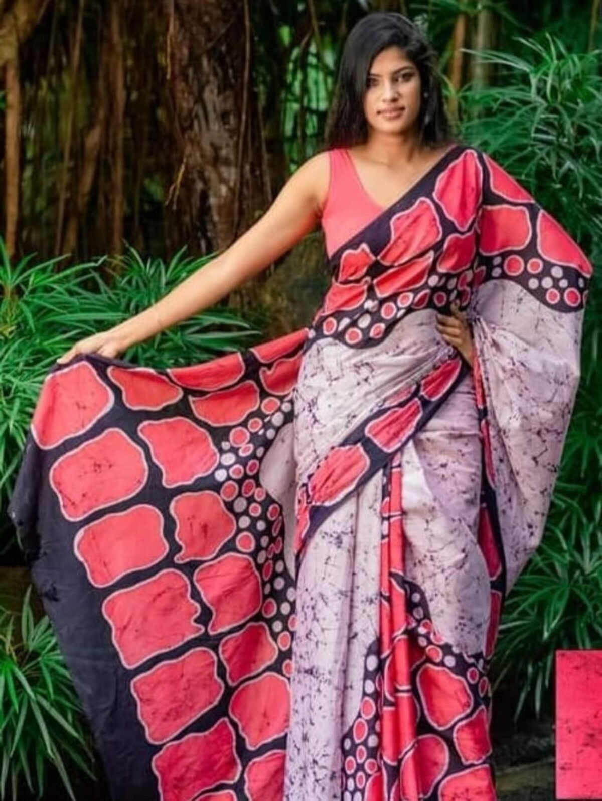 Buy Bong Style Red and Black Unique Design Malmal Cotton Batik Hand Paint  Saree @ Best Price In India | www.bongstyle.com