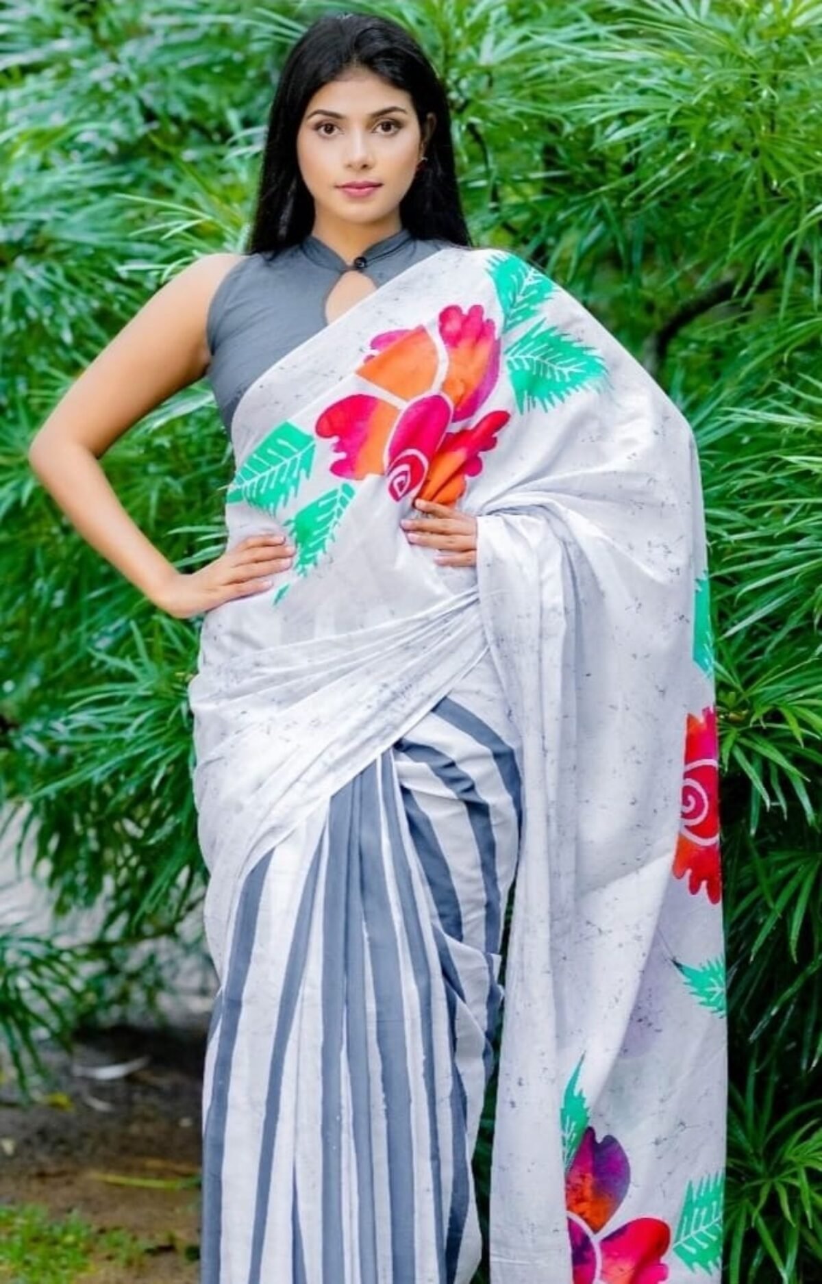 Buy Orange Sarees for Women by Zinzraa Online | Ajio.com