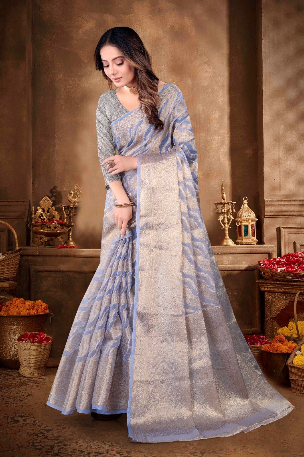 Buy Online Saree - How Saree Wear - Designer Sarees Rs 500 to 1000 -  SareesWala.com