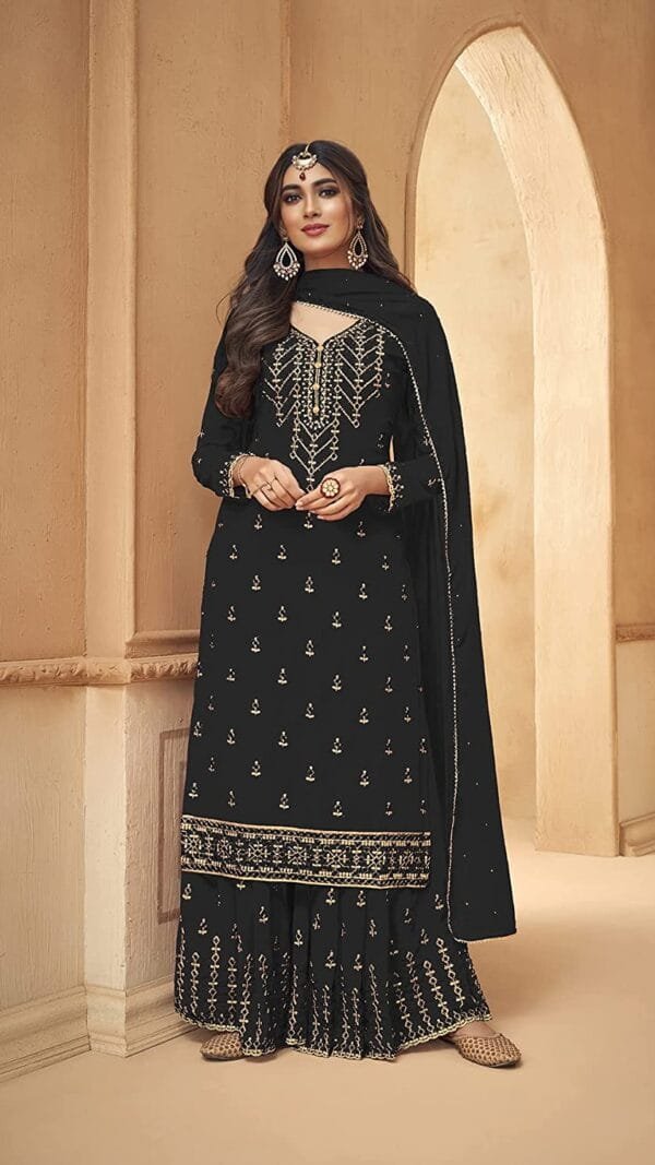 Best Pakistani Suits In Dubai