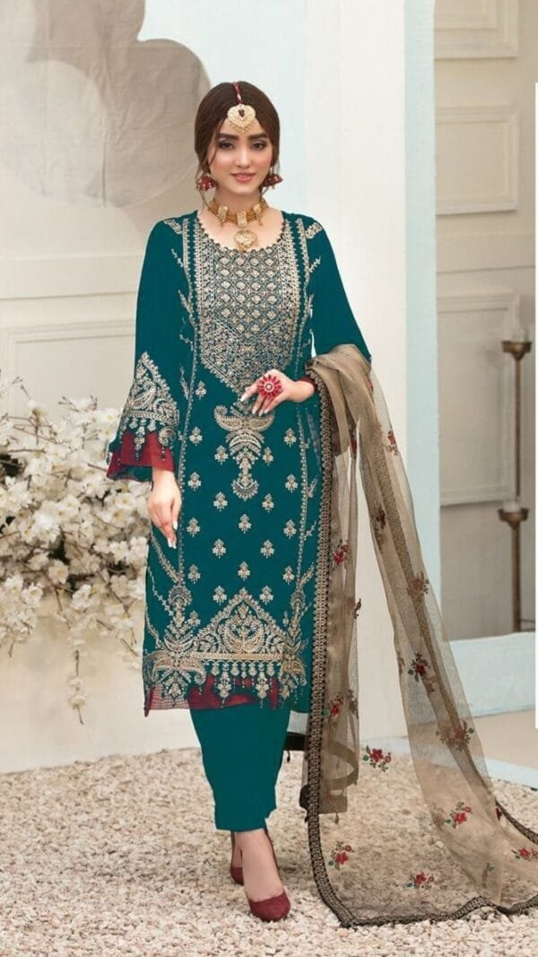 New Pakistani Suit Design 2023