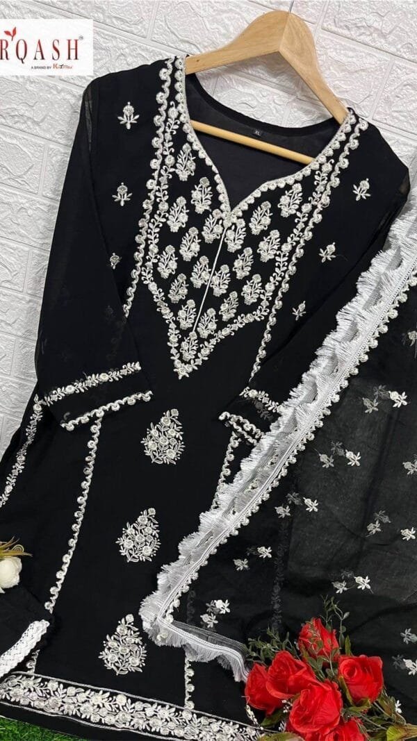 Pakistani Ladies Suit Design