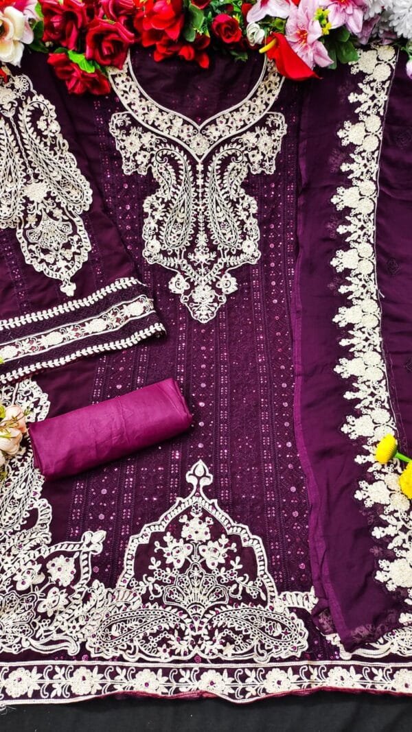 Pakistani Latest Designer Suits