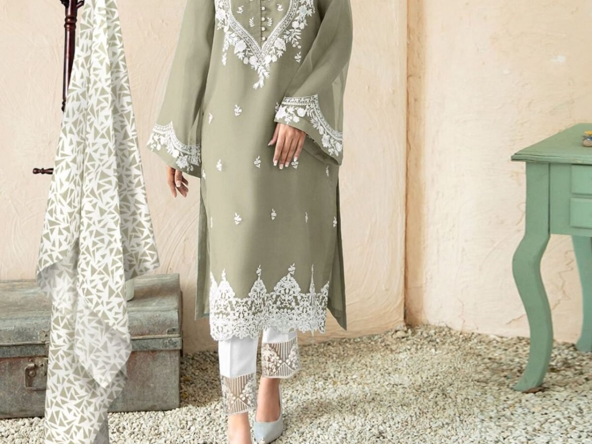 Pakistani Dresses- Buy Pakistani Women Clothes & Suits online in UK