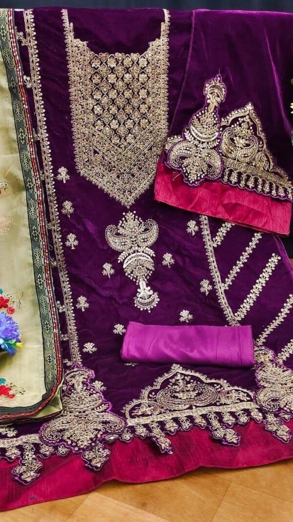 Pakistani Salwar Kameez Design 2023