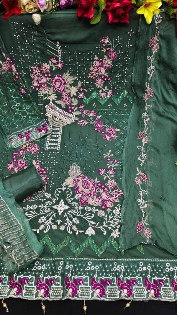 Pakistani Suits Design 2023