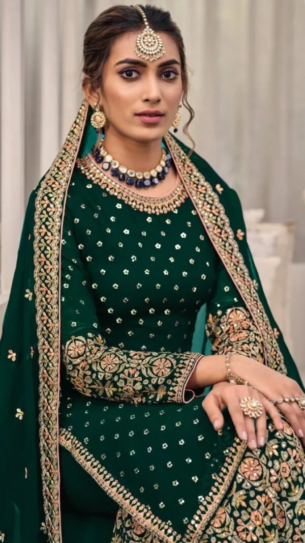 emerald green pakistani wedding dress Gorgeous emerald green and white gold combo! In love with this bridal Amazing outfit @kanval_by_design Follow @pakistanibridalinspo for more pakistani fashion inspo! . . . . . . #wedding #