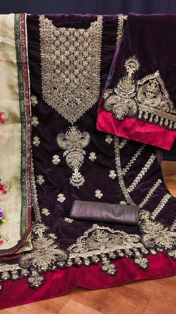 Readymade Pakistani Suits Online