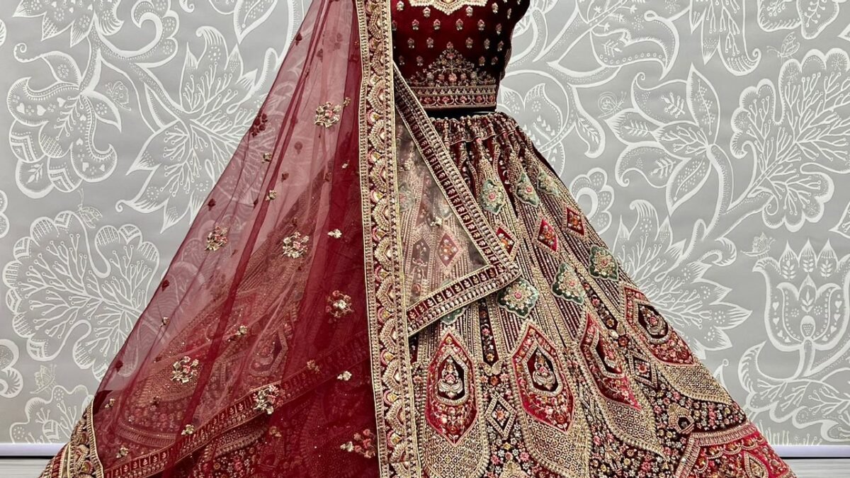 Anita Dongre Lehenga - Latest Designer Wedding Bridal Lehenga Collection  Online